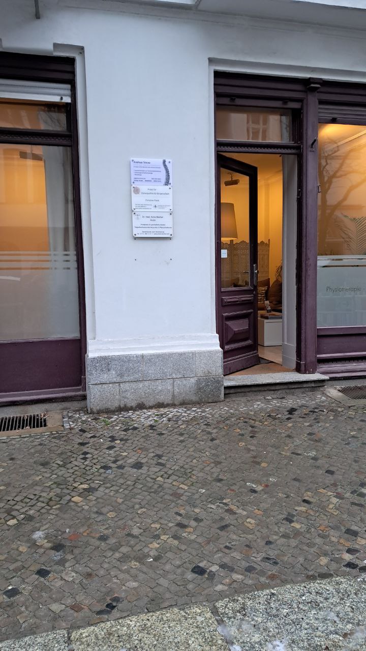 Entrance to the Fascia Lab praxis at Pestalozzistraße 99, Berlin-Charlottenburg